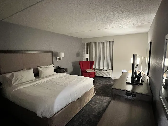 Hampton Inn Boston-Logan Airport 4