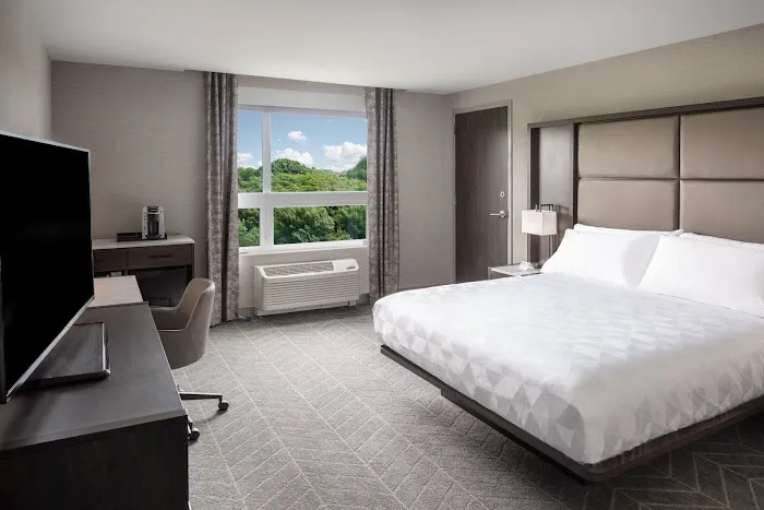 Holiday Inn Boston Logan Airport - Chelsea, an IHG Hotel 4