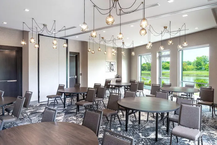 Holiday Inn Boston Logan Airport - Chelsea, an IHG Hotel 4