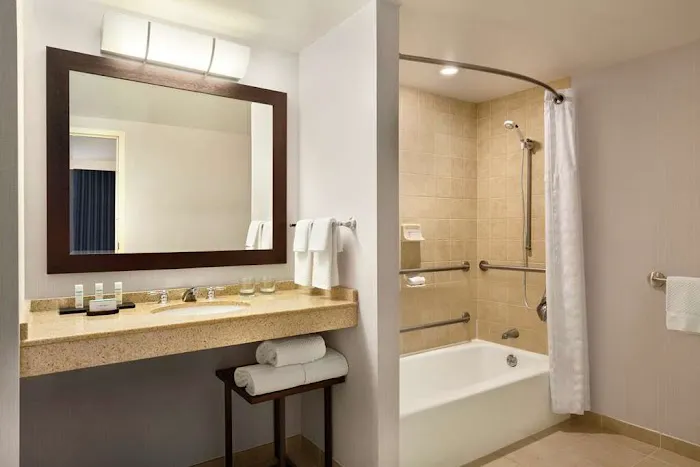Embassy Suites by Hilton Boston at Logan Airport 5