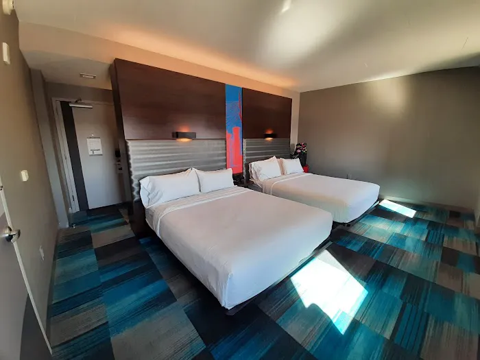 Aloft Boston Seaport District 5