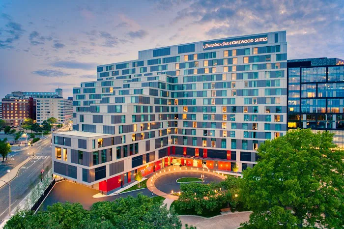 Hampton Inn Boston Seaport District 5