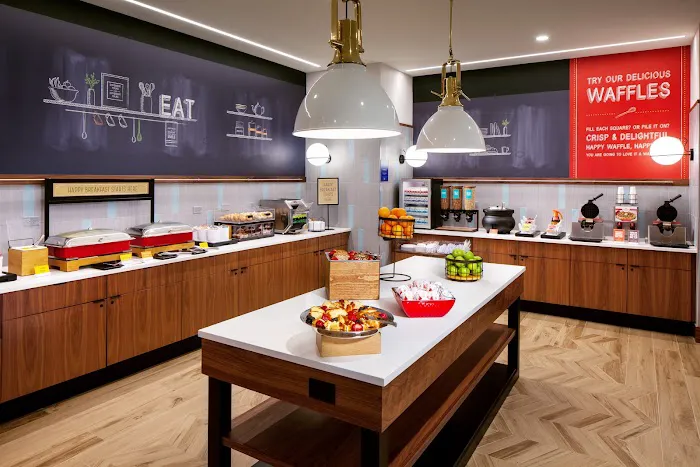 Hampton Inn Boston Seaport District 5