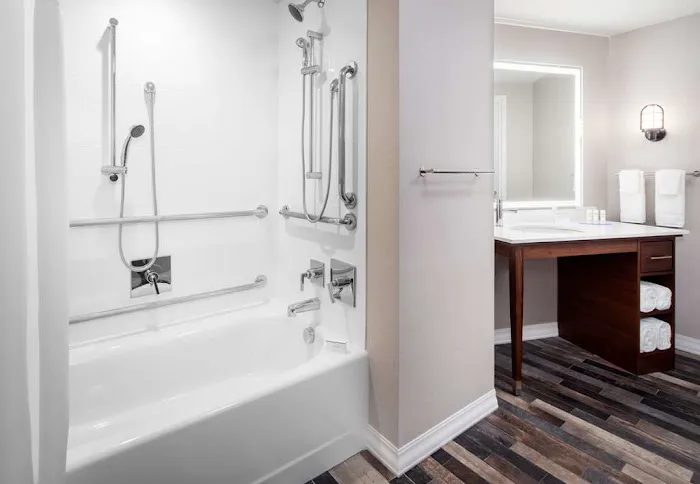 Hampton Inn Boston Seaport District 5
