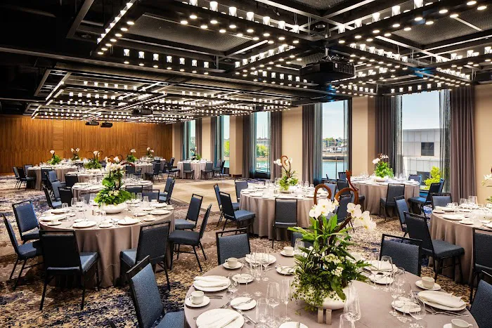 Hampton Inn Boston Seaport District 5