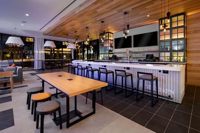 Hyatt Place Boston / Seaport District 5