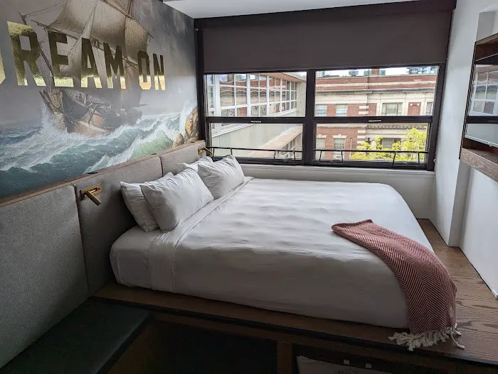The Revolution Hotel 5