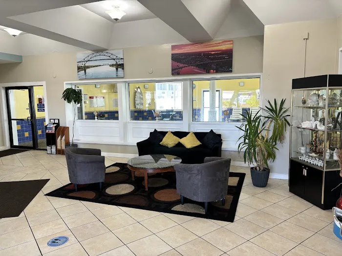 Admiralty Inn & Suites by The Red Collection 5