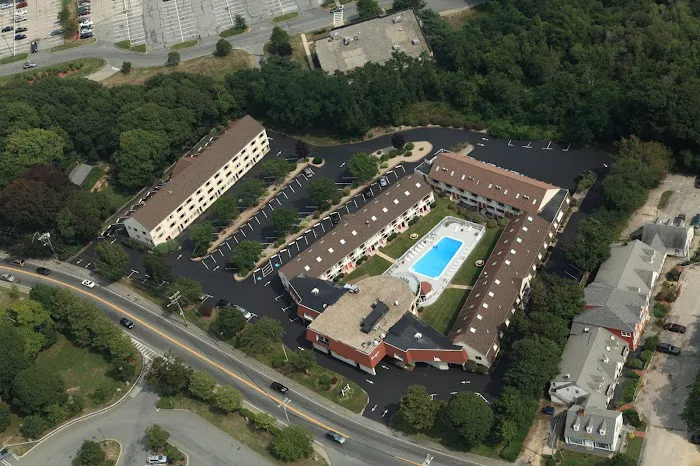 Admiralty Inn & Suites by The Red Collection 5