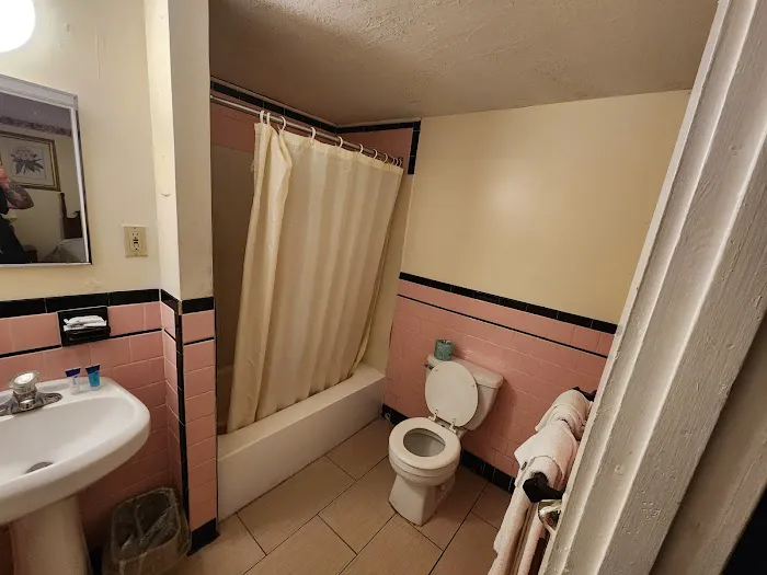 Knights Inn Centerville 5