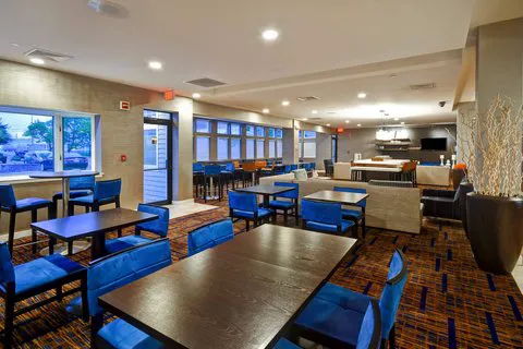 Courtyard Cape Cod Hyannis 5