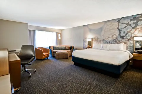 Courtyard Cape Cod Hyannis 5