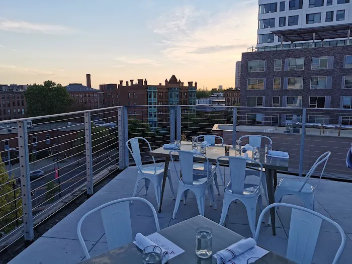 907 Main Hotel Central Square, Sonder 5