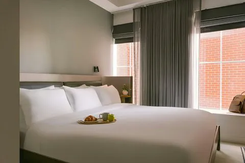 907 Main Hotel Central Square, Sonder 5