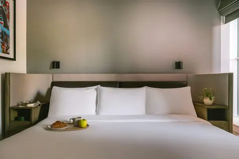 907 Main Hotel Central Square, Sonder 5