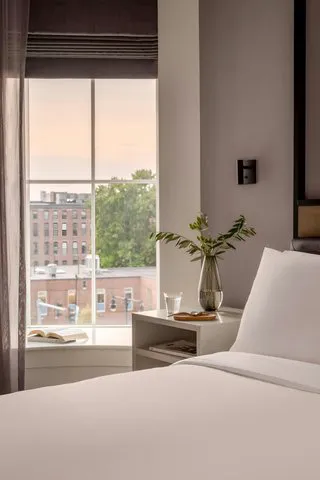 907 Main Hotel Central Square, Sonder 5