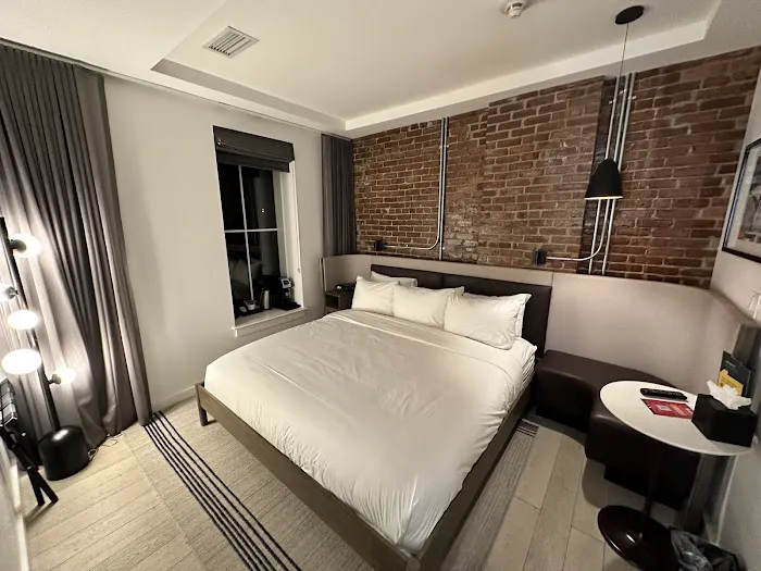 907 Main Hotel Central Square, Sonder 5