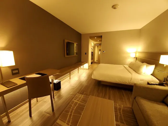 AC Hotel Boston Cambridge 5