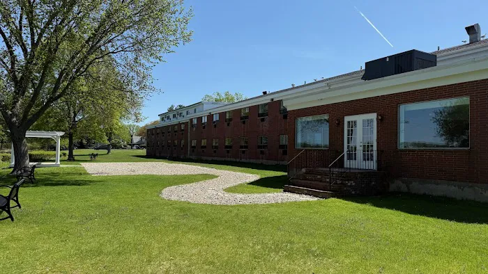 Lakeside Inn 4