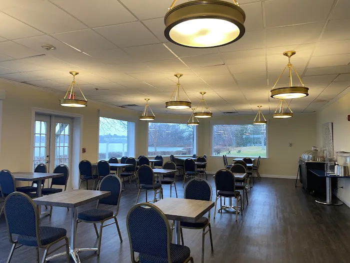 Lakeside Inn 4