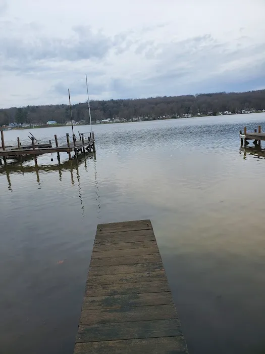 Pier 66 Lake Front Cottages & Boat Rentals 4