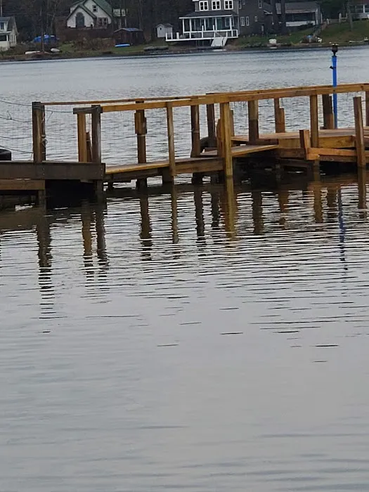 Pier 66 Lake Front Cottages & Boat Rentals 4