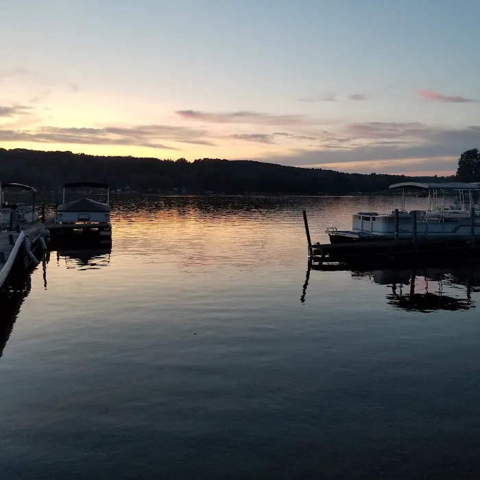 Pier 66 Lake Front Cottages & Boat Rentals 4