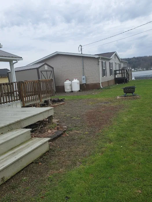 Pier 66 Lake Front Cottages & Boat Rentals 4