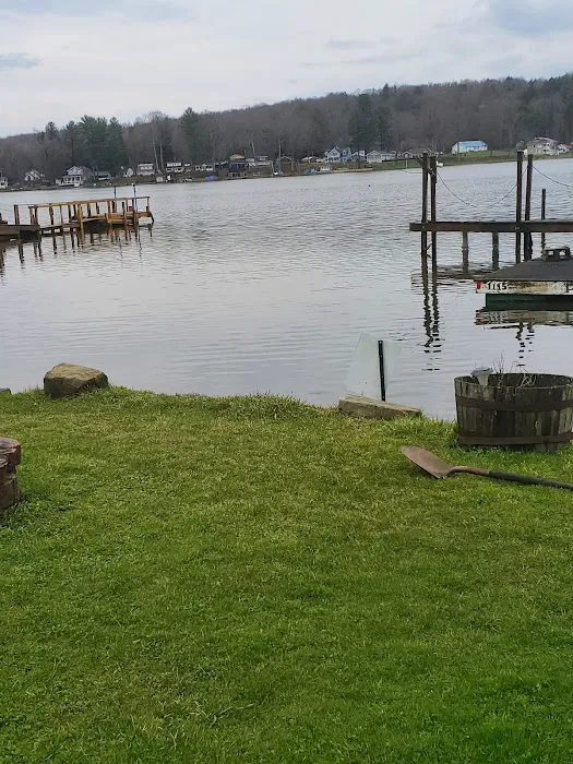 Pier 66 Lake Front Cottages & Boat Rentals 4