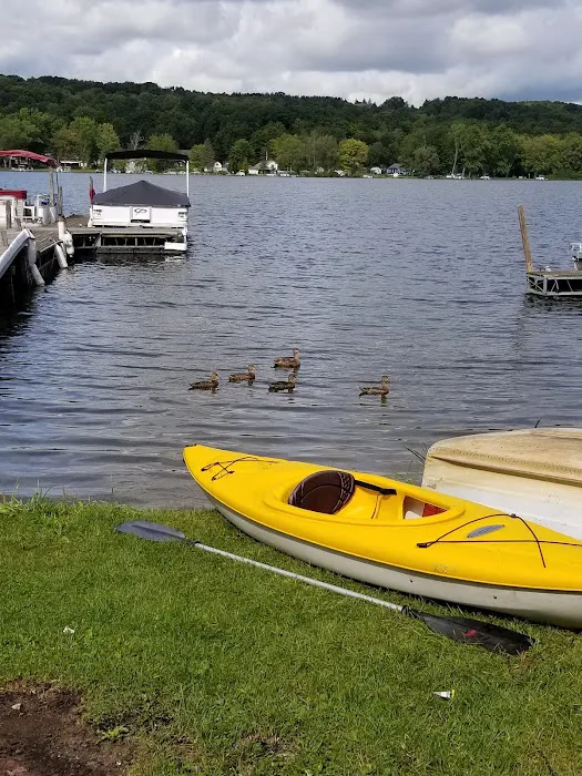 Pier 66 Lake Front Cottages & Boat Rentals 4