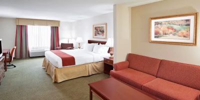 Holiday Inn Express & Suites Franklin - Oil City by IHG