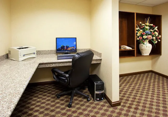 Holiday Inn Express & Suites Franklin - Oil City by IHG 4