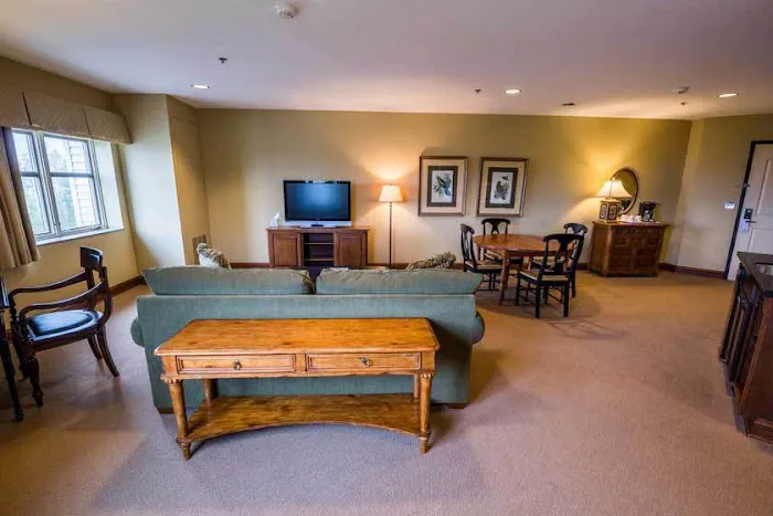Chautauqua Suites Hotel & Expo Center 4