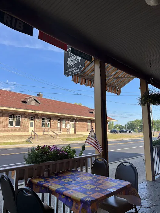 Lakeview Hotel and Restaurant 4
