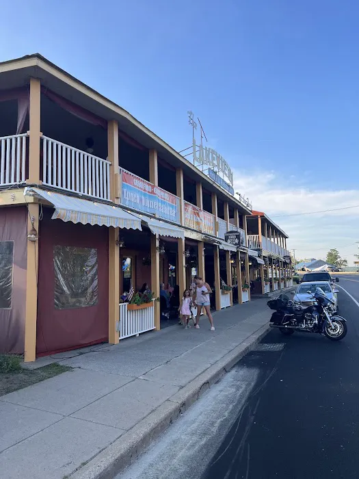 Lakeview Hotel and Restaurant 4