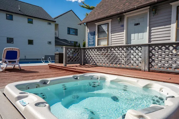 The Lighthouse Inn & Suites 5