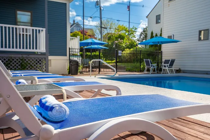 The Lighthouse Inn & Suites 5