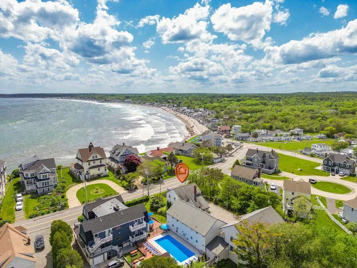 The Lighthouse Inn & Suites 5