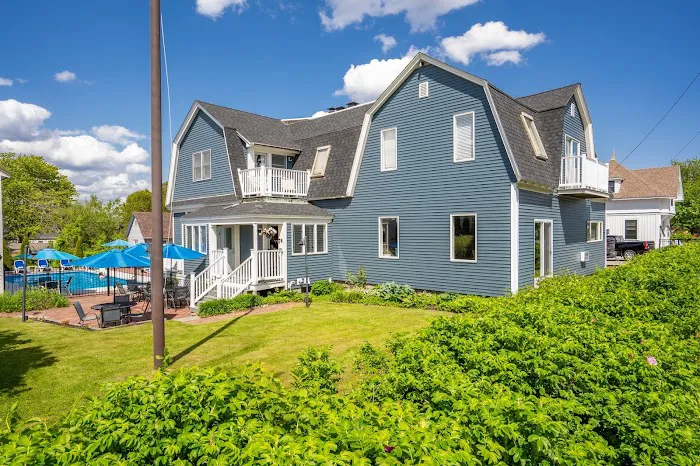 The Lighthouse Inn & Suites 5