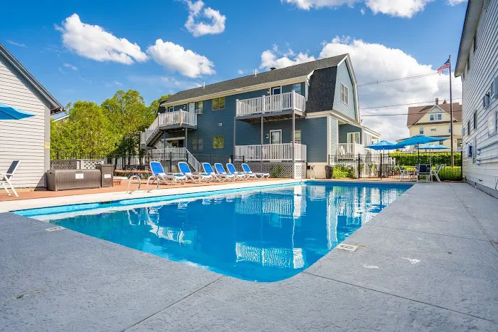 The Lighthouse Inn & Suites 5