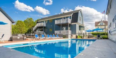 The Lighthouse Inn & Suites