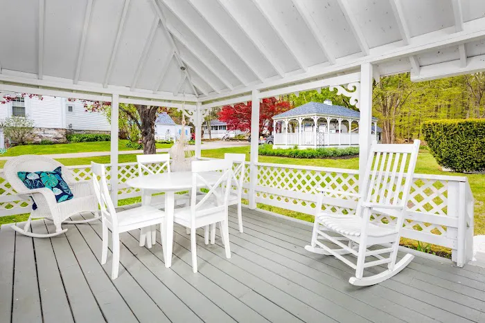 2 River Road Inn & Cottages 5