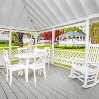 2 River Road Inn & Cottages