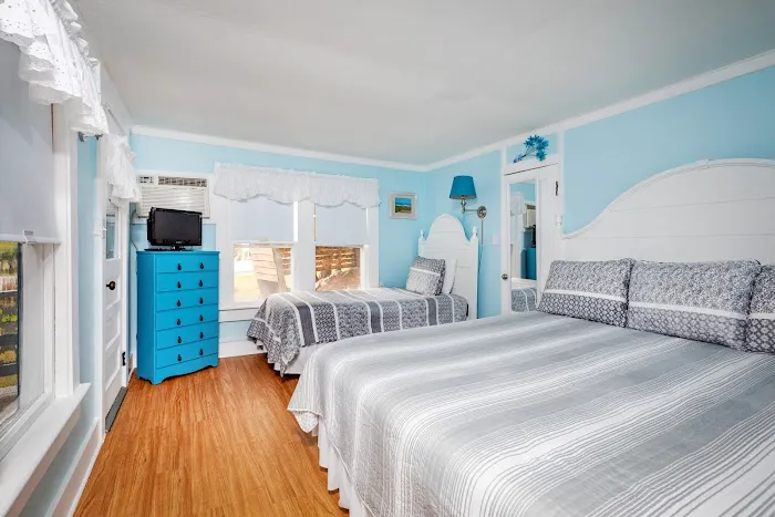 2 River Road Inn & Cottages 5