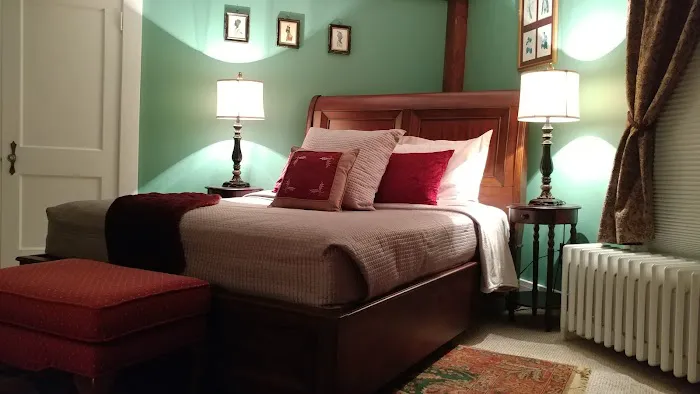 2 River Road Inn & Cottages 5