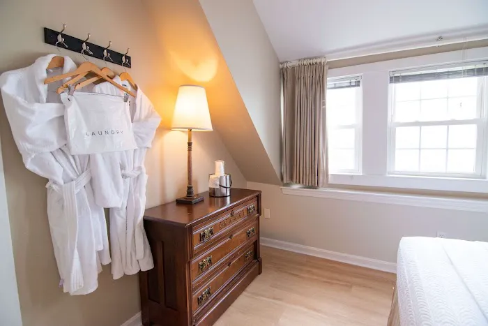 The Beach House Inn 4