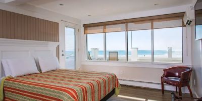 McGuirk's Ocean View Hotel