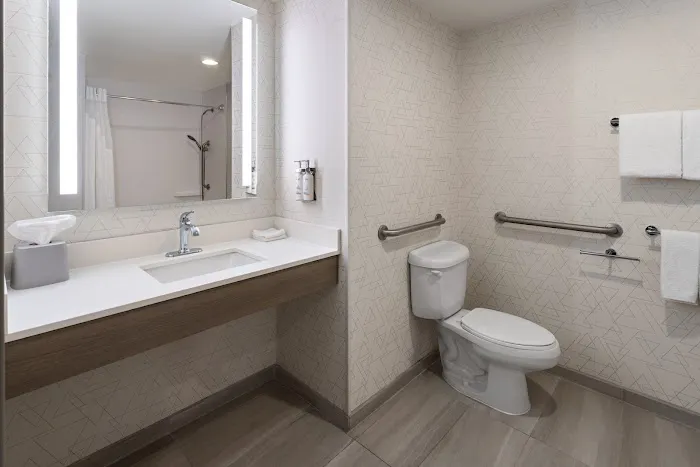 Holiday Inn Express & Suites Freeport - Brunswick Area by IHG 4