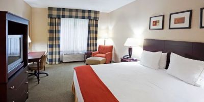 Holiday Inn Express & Suites Freeport - Brunswick Area by IHG