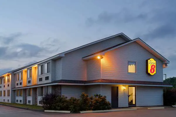 Super 8 by Wyndham Portland ME 4